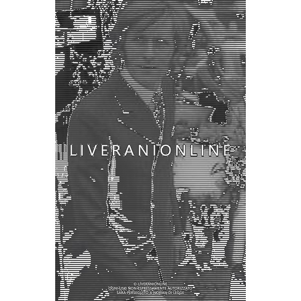 RETROSPETTIVA NINO FERRER PSEUDONIMO AGOSTINO ARTURO MARIA FERRARI CANTAUTORE ANTROPOLOGO E ETNOLOGO NELLA FOTO NINO FERRER A ROMA NELL\'ANNO 1968 AG ALDO LIVERANI SAS