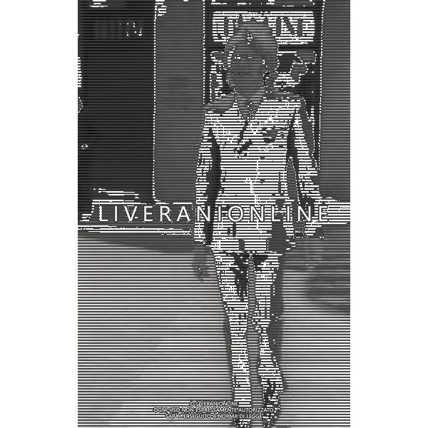 RETROSPETTIVA NINO FERRER PSEUDONIMO AGOSTINO ARTURO MARIA FERRARI CANTAUTORE ANTROPOLOGO E ETNOLOGO NELLA FOTO NINO FERRER A ROMA NELL\'ANNO 1968 AG ALDO LIVERANI SAS