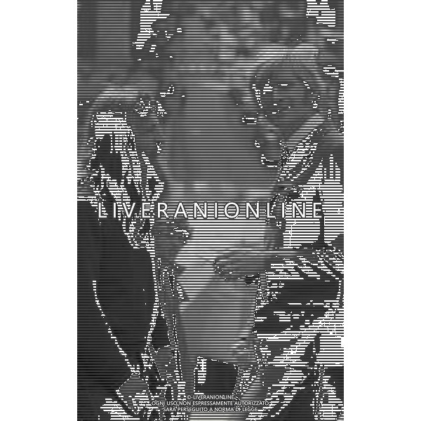 RETROSPETTIVA NINO FERRER PSEUDONIMO AGOSTINO ARTURO MARIA FERRARI CANTAUTORE ANTROPOLOGO E ETNOLOGO NELLA FOTO NINO FERRER A ROMA NELL\'ANNO 1968 AG ALDO LIVERANI SAS