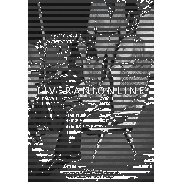 RETROSPETTIVA NINO FERRER PSEUDONIMO AGOSTINO ARTURO MARIA FERRARI CANTAUTORE ANTROPOLOGO E ETNOLOGO NELLA FOTO NINO FERRER NELL\'ANNO 1973 A SANTA MARGHERITA LIGURE AG ALDO LIVERANI SAS  