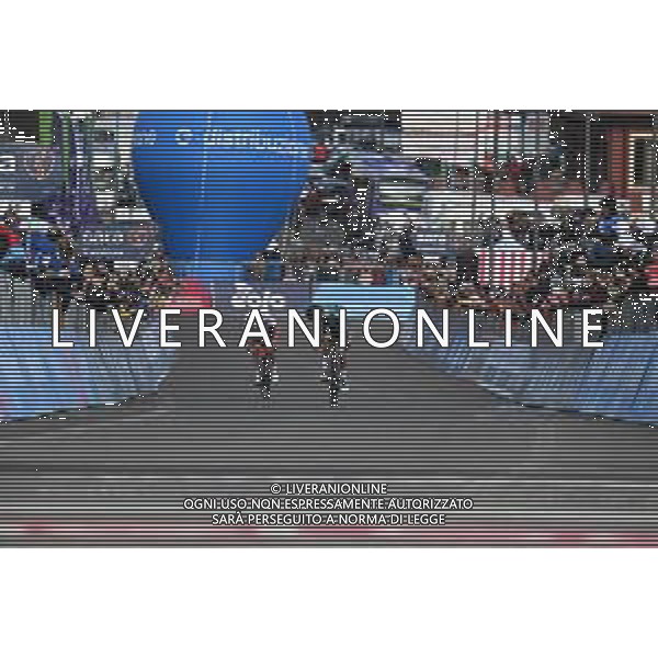 10-05-2022 Giro D\'italia; Tappa 04 Avola - Etna; 2022, Bora - Hansgrohe; 2022, Trek - Segafredo; Kamna, Lennard; Lopez, Juan Pedro; Etna; ©SIROTTI / AGENZIA ALDO LIVERANI SAS