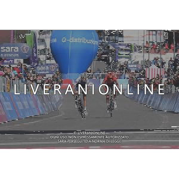 10-05-2022 Giro D\'italia; Tappa 04 Avola - Etna; 2022, Lotto - Soudal; 2022, Quick Step - Alpha Vinyl; Moniquet, Sylvain; Vansevenant, Mauri; Etna; ©SIROTTI / AGENZIA ALDO LIVERANI SAS