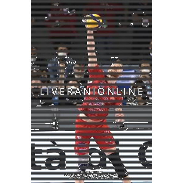 Roberto Bartomeoli/LMedia - Play Off - Cucine Lube Civitanova vs Sir Safety Conad Perugia - Volleyball Italian Serie A Men Superleague Championship 2021/2022 May 11 2022 - Eurosuole Forum Civitanova Marche, Italy Play Off - Cucine Lube Civitanova vs Sir Safety Conad Perugia Photo showing: Serve of Ivan Zaytsev #9 (Cucine Lube Civitanova) @Roberto Bartomeoli/LiveMedia / AGENZIA ALDO LIVERANI SAS