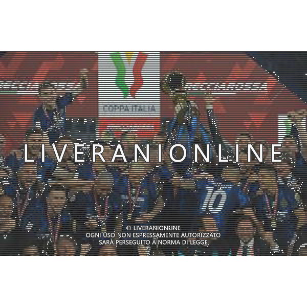 Juventus vs Inter Coppa Italia Frecciarossa - Finale Stadio Olimpico - Roma 11-05-2022 nella foto L\'Inter festeggia con la coppa Italia ©Federico Gaetano/ AGENZIA ALDO LIVERANI SAS