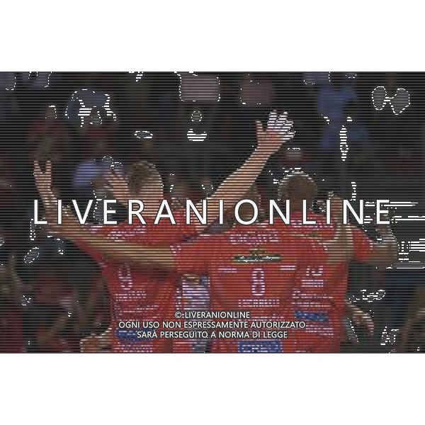 Roberto Bartomeoli/LMedia - Play Off - Cucine Lube Civitanova vs Sir Safety Conad Perugia - Volleyball Italian Serie A Men Superleague Championship 2021/2022 May 11 2022 - Eurosuole Forum Civitanova Marche, Italy Play Off - Cucine Lube Civitanova vs Sir Safety Conad Perugia Photo showing: The players of Cucine Lube Civitanova rejoice after scoring a point @Roberto Bartomeoli/LiveMedia / AGENZIA ALDO LIVERANI SAS