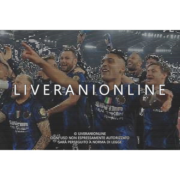 Juventus vs Inter Coppa Italia Frecciarossa - Finale Stadio Olimpico - Roma 11-05-2022 nella foto Esultanza finale Lautaro Martinez - Esultanza e festeggiamenti a fine gara per la vittoria della coppa - trofeo ©Federico Gaetano/AGENZIA ALDO LIVERANI SAS