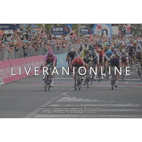 12-05-2022 Giro D\'italia; Tappa 06 Palmi - Scalea; 2022, Groupama - Fdj; 2022, Lotto - Soudal; 2022, Quick Step - Alpha Vinyl; Demare, Arnaud; Ewan, Caleb; Cavendish, Mark; Scalea; ©SIROTTI/AGENZIA ALDO LIVERANI SAS