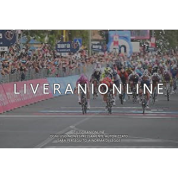 12-05-2022 Giro D\'italia; Tappa 06 Palmi - Scalea; 2022, Groupama - Fdj; 2022, Lotto - Soudal; 2022, Quick Step - Alpha Vinyl; Demare, Arnaud; Ewan, Caleb; Cavendish, Mark; Scalea; ©SIROTTI/AGENZIA ALDO LIVERANI SAS