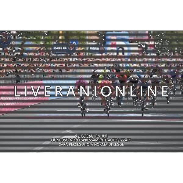 12-05-2022 Giro D\'italia; Tappa 06 Palmi - Scalea; 2022, Groupama - Fdj; 2022, Lotto - Soudal; 2022, Quick Step - Alpha Vinyl; Demare, Arnaud; Ewan, Caleb; Cavendish, Mark; Scalea; ©SIROTTI/AGENZIA ALDO LIVERANI SAS