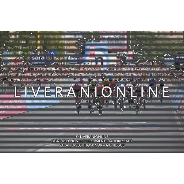 12-05-2022 Giro D\'italia; Tappa 06 Palmi - Scalea; 2022, Groupama - Fdj; 2022, Lotto - Soudal; 2022, Quick Step - Alpha Vinyl; Demare, Arnaud; Ewan, Caleb; Cavendish, Mark; Scalea; ©SIROTTI/AGENZIA ALDO LIVERANI SAS