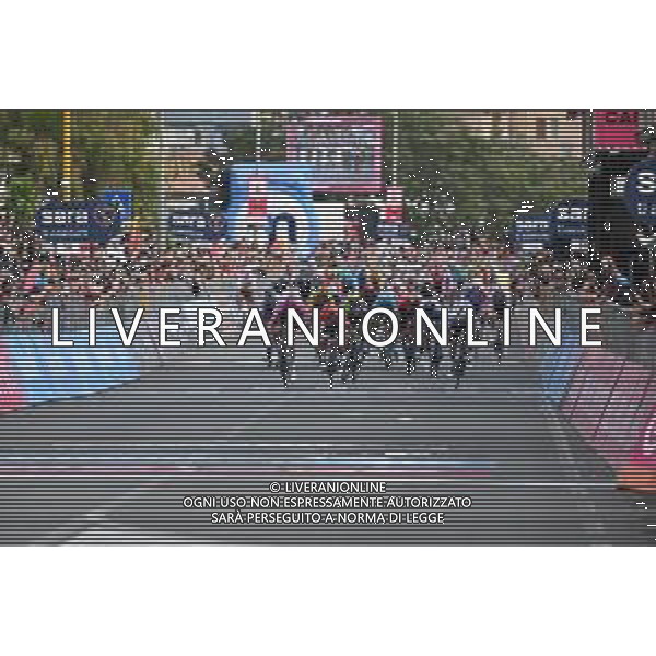 12-05-2022 Giro D\'italia; Tappa 06 Palmi - Scalea; 2022, Groupama - Fdj; 2022, Lotto - Soudal; 2022, Quick Step - Alpha Vinyl; Demare, Arnaud; Ewan, Caleb; Cavendish, Mark; Scalea; ©SIROTTI/AGENZIA ALDO LIVERANI SAS