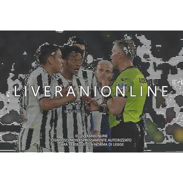 Juventus vs Inter Coppa Italia Frecciarossa - Finale Stadio Olimpico - Roma 11-05-2022 nella foto La Juventus protesta con l\'arbitro paolo Valeri - paulo Dybala e juan cuadrado ©Federico Gaetano/AGENZIA ALDO LIVERANI SAS
