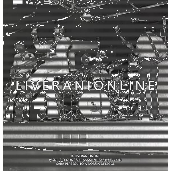 RETROSPETTIVA DEL CANTANTE MAL (pseudonimo di Paul Bradley Couling) NELLA FOTO MENTRE SI ESIBISCE ALLA BUSSOLA DI VIAREGGIO NELL\'AGOSTO DEL 1975 ©Archivio Giovanni Liverani/AGENZIA ALDO LIVERANI SAS