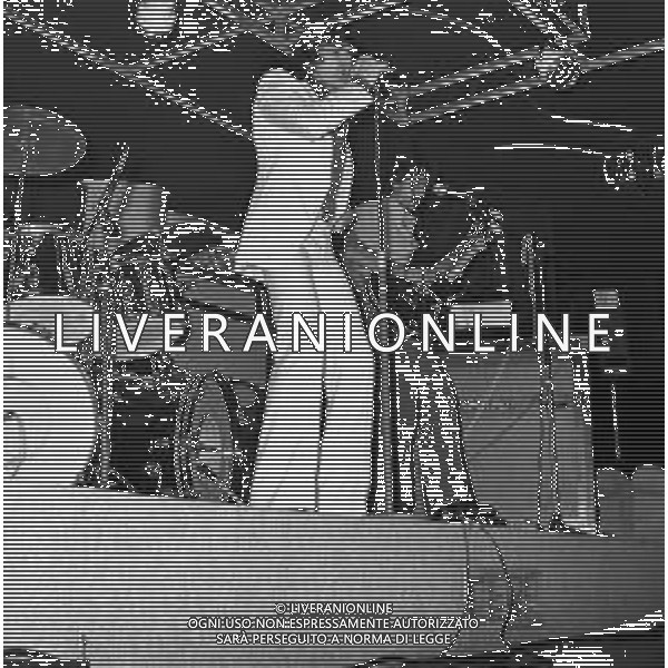RETROSPETTIVA DEL CANTANTE MAL (pseudonimo di Paul Bradley Couling) NELLA FOTO MENTRE SI ESIBISCE ALLA BUSSOLA DI VIAREGGIO NELL\'AGOSTO DEL 1975 ©Archivio Giovanni Liverani/AGENZIA ALDO LIVERANI SAS