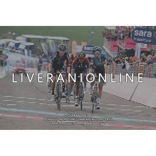 15-05-2022 Giro D\'italia; Tappa 09 Isernia - Blockhaus; 2022, Bora - Hansgrohe; 2022, Ineos - Grenadiers; 2022, Dsm; Hindley, Jai; Carapaz Antonio, Richard Antonio; Bardet, Romain; Blockhaus; ©SIROTTI/ AGENZIA ALDO LIVERANI SAS