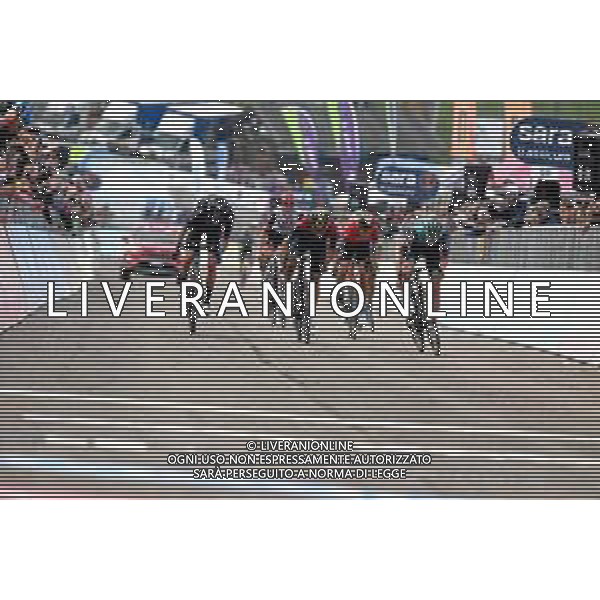 15-05-2022 Giro D\'italia; Tappa 09 Isernia - Blockhaus; 2022, Bora - Hansgrohe; 2022, Ineos - Grenadiers; 2022, Dsm; Hindley, Jai; Carapaz Antonio, Richard Antonio; Bardet, Romain; Blockhaus; ©SIROTTI/ AGENZIA ALDO LIVERANI SAS