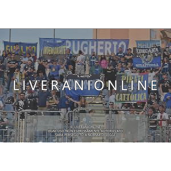 15-5-2022. Cagliari Calcio-Inter F.C., 37° giornata Serie A 2021/2022. Italia, Sardegna, Cagliari, stadio Unipol Domus. Salvatore Moi/Aldo Liverani s.a.s.. Nella foto: Tifosi dell\'Inter in trasferta, nel settore ospiti, nello stadio Unipol Domus di Cagliari ©MOI / AGENZIA ALDO LIVERANI SAS