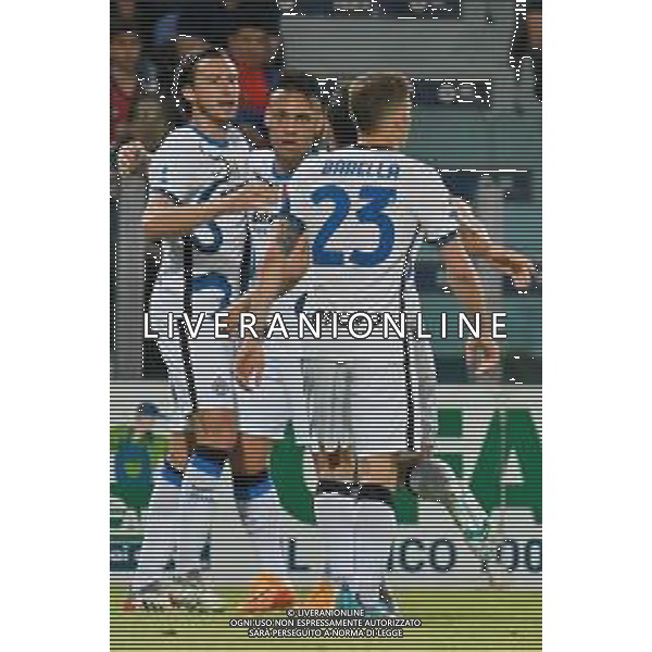 15-5-2022. Cagliari Calcio-Inter F.C., 37° giornata Serie A 2021/2022. Italia, Sardegna, Cagliari, stadio Unipol Domus. Salvatore Moi/Aldo Liverani s.a.s.. Nella foto: Gol dell\'Inter contro Cagliari in trasferta, nello stadio Unipol Domus di Cagliari. Segna Matteo Darmian Inter - esultanza con lautaro martinez ©MOI / AGENZIA ALDO LIVERANI SAS