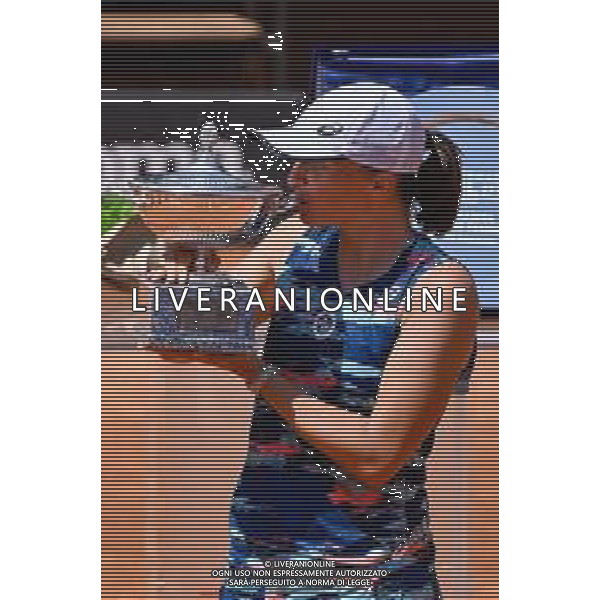 Iga Swiatek (POL) winner final against Ons Jabeur (TUN) of the WTA Master 1000 Internazionali BNL D\'Italia tournament at Foro Italico on May 15, 2022 - INTERNAZIONALI BNL d\'ITALIA - Torneo Tennis Foro Italico Roma 15.05.2022 FINALE Femminile Swiatek vs Jabeur ©Corradetti/LMedia/AGENZIA ALDO LIVERANI SAS