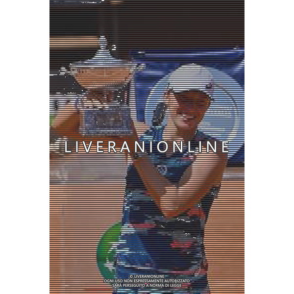 Iga Swiatek (POL) winner final against Ons Jabeur (TUN) of the WTA Master 1000 Internazionali BNL D\'Italia tournament at Foro Italico on May 15, 2022 - INTERNAZIONALI BNL d\'ITALIA - Torneo Tennis Foro Italico Roma 15.05.2022 FINALE Femminile Swiatek vs Jabeur ©Corradetti/LMedia/AGENZIA ALDO LIVERANI SAS
