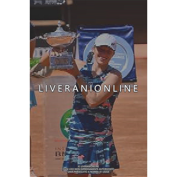 Iga Swiatek (POL) winner final against Ons Jabeur (TUN) of the WTA Master 1000 Internazionali BNL D\'Italia tournament at Foro Italico on May 15, 2022 - INTERNAZIONALI BNL d\'ITALIA - Torneo Tennis Foro Italico Roma 15.05.2022 FINALE Femminile Swiatek vs Jabeur ©Corradetti/LMedia/AGENZIA ALDO LIVERANI SAS