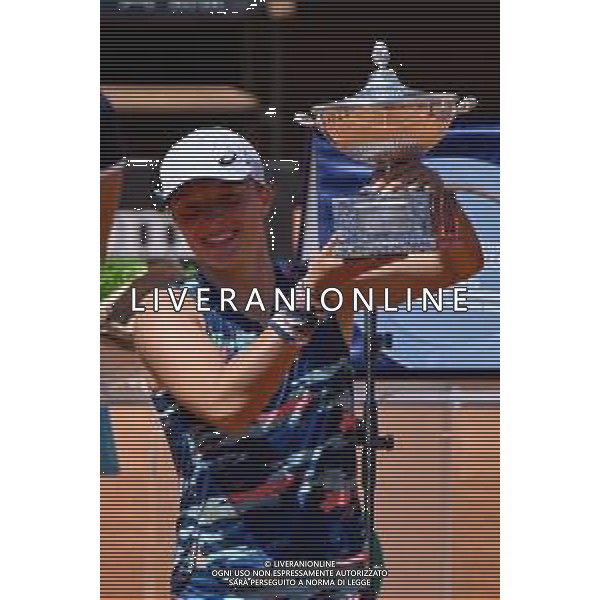 Iga Swiatek (POL) winner final against Ons Jabeur (TUN) of the WTA Master 1000 Internazionali BNL D\'Italia tournament at Foro Italico on May 15, 2022 - INTERNAZIONALI BNL d\'ITALIA - Torneo Tennis Foro Italico Roma 15.05.2022 FINALE Femminile Swiatek vs Jabeur ©Corradetti/LMedia/AGENZIA ALDO LIVERANI SAS