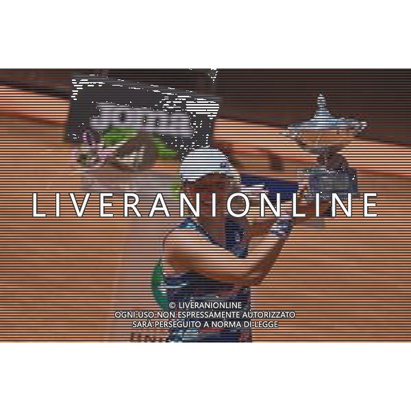 Iga Swiatek (POL) winner final against Ons Jabeur (TUN) of the WTA Master 1000 Internazionali BNL D\'Italia tournament at Foro Italico on May 15, 2022 - INTERNAZIONALI BNL d\'ITALIA - Torneo Tennis Foro Italico Roma 15.05.2022 FINALE Femminile Swiatek vs Jabeur ©Corradetti/LMedia/AGENZIA ALDO LIVERANI SAS