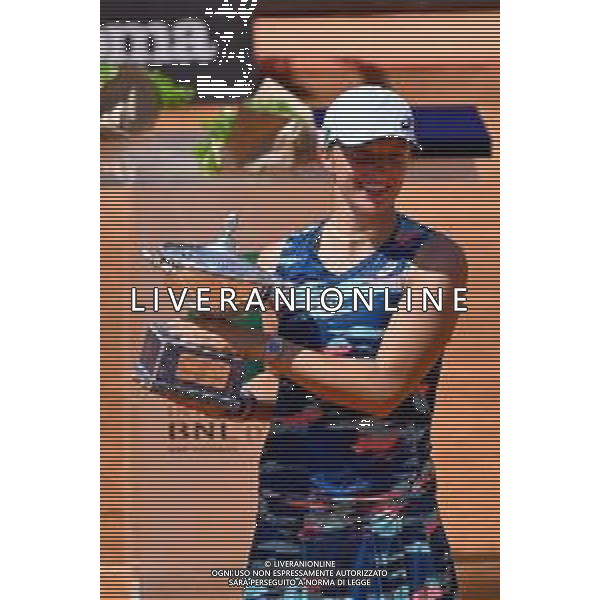 Iga Swiatek (POL) winner final against Ons Jabeur (TUN) of the WTA Master 1000 Internazionali BNL D\'Italia tournament at Foro Italico on May 15, 2022 - INTERNAZIONALI BNL d\'ITALIA - Torneo Tennis Foro Italico Roma 15.05.2022 FINALE Femminile Swiatek vs Jabeur ©Corradetti/LMedia/AGENZIA ALDO LIVERANI SAS