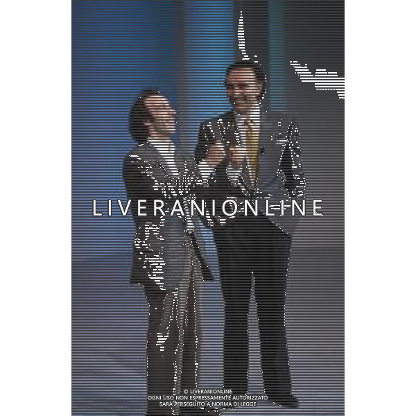 RETROSPETTIVA PIPPO BAUDO PRESENTATORE TELEVISIVO NELLA FOTO CON ROBERTO BENIGNI IN \'FANTASTICO 6\' NELL\'ANNO 1985 ©ARCHIVIO/AGENZIA ALDO LIVERANI SAS