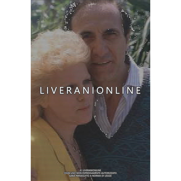 RETROSPETTIVA PIPPO BAUDO PRESENTATORE TELEVISIVO NELLA FOTO CON LA MOGLIE KATIA RICCIARELLI A CANNES NELL\'ANNO 1986 ©ARCHIVIO/AGENZIA ALDO LIVERANI SAS