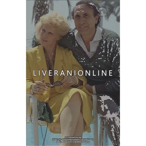 RETROSPETTIVA PIPPO BAUDO PRESENTATORE TELEVISIVO NELLA FOTO CON LA MOGLIE KATIA RICCIARELLI A CANNES NELL\'ANNO 1986 ©ARCHIVIO/AGENZIA ALDO LIVERANI SAS