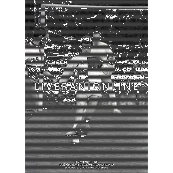RETROSPETTIVA NINO CASTELNUOVO ATTORE NELLA FOTO NINO CASTELNUOVO NELL\'ANNO 1968 GIOCA A CALCIO AG ALDO LIVERANI SAS 