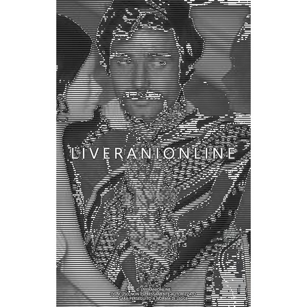 RETROSPETTIVA NINO CASTELNUOVO ATTORE NELLA FOTO NINO CASTELNUOVO NELL\'ANNO 1969 SUL SET A ROMA AG ALDO LIVERANI SAS  