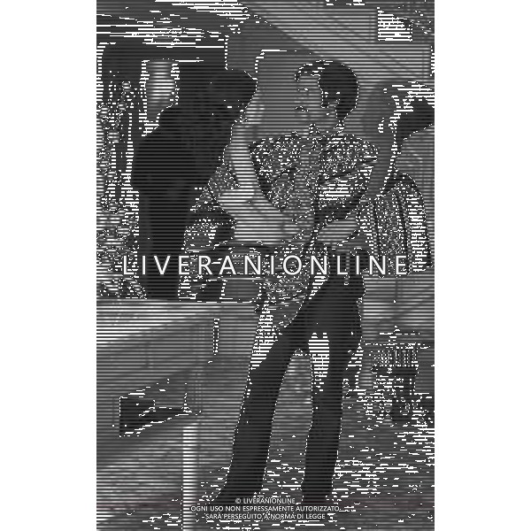 RETROSPETTIVA NINO CASTELNUOVO ATTORE NELLA FOTO NINO CASTELNUOVO NELL\'ANNO 1969 SUL SET A ROMA AG ALDO LIVERANI SAS  