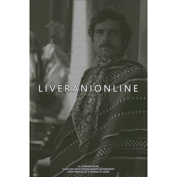 RETROSPETTIVA NINO CASTELNUOVO ATTORE NELLA FOTO NINO CASTELNUOVO NELL\'ANNO 1969 SUL SET A ROMA AG ALDO LIVERANI SAS  