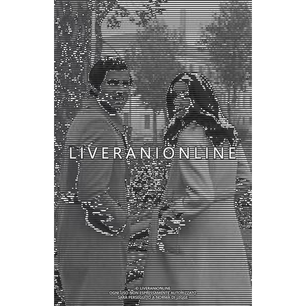 RETROSPETTIVA NINO CASTELNUOVO ATTORE NELLA FOTO NINO CASTELNUOVO CON PAOLA GASSMAN NELL\'ANNO 1972 A MILANO AG ALDO LIVERANI SAS
