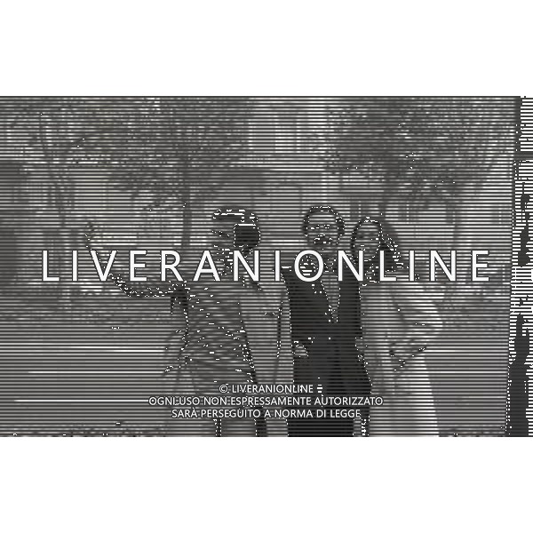 RETROSPETTIVA NINO CASTELNUOVO ATTORE NELLA FOTO NINO CASTELNUOVO CON PAOLA GASSMAN NELL\'ANNO 1972 A MILANO AG ALDO LIVERANI SAS