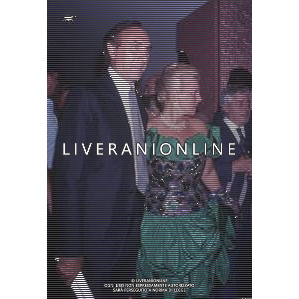 RETROSPETTIVA PIPPO BAUDO PRESENTATORE TELEVISIVO NELLA FOTO CON LA MOGLIE KATIA RICCIARELLI A VENEZIA NELL\'ANNO 1988 ©ARCHIVIO/AGENZIA ALDO LIVERANI SAS