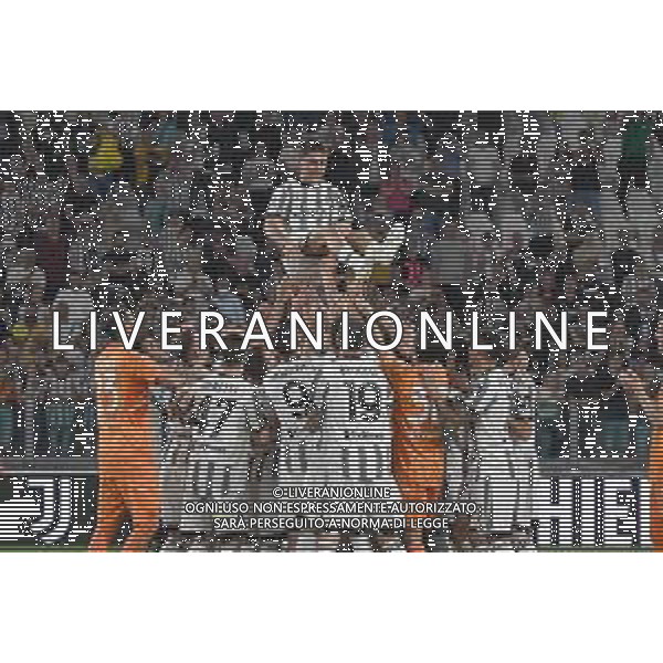 Torino 16.05.2022 Allianz Stadium ©Manuela Viganti/Agenzia Aldo Liverani Juventus vs Lazio Campionato Calcio Serie A TIM - 37a giornata Nella foto: paulo dybala festeggiato dai compagni lascia la juventus ©VIGANTI/AGENZIA ALDO LIVERANI SAS