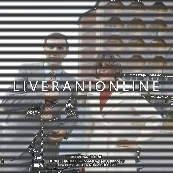 RETROSPETTIVA PIPPO BAUDO PRESENTATORE TELEVISIVO NELLA FOTO PIPPO BAUDO CON LA MOGLIE ANGELA LIPPI ANNI 1960-1970 AG ALDO LIVERANI SAS