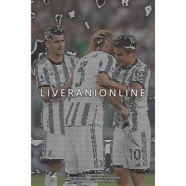 Torino 16.05.2022 Allianz Stadium ©Manuela Viganti/Agenzia Aldo Liverani Juventus vs Lazio Campionato Calcio Serie A TIM - 37a giornata Nella foto: giorgio chiellini lascia la fascia di capitano a paulo dybala, ultima partita nella juventus per tutti e due