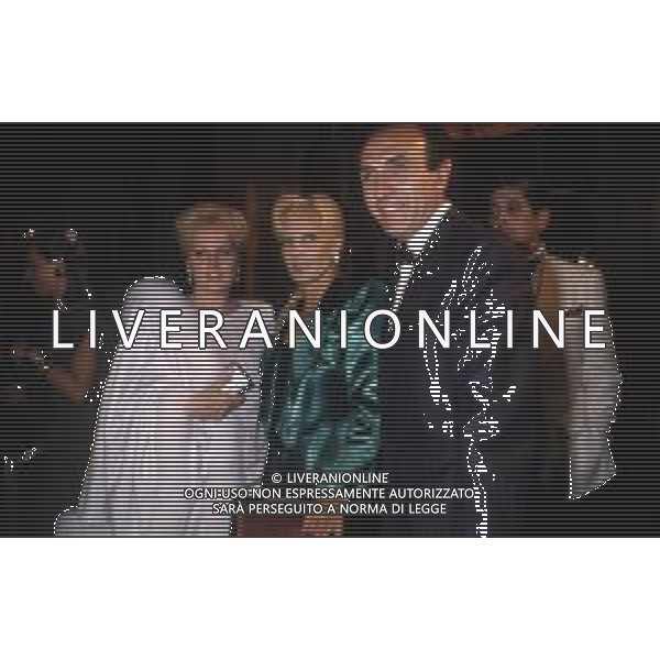 RETROSPETTIVA PIPPO BAUDO PRESENTATORE TELEVISIVO NELLA FOTO CON LA MOGLIE KATIA RICCIARELLI E SYLVIE VARTAN NELL\'ANNO 1986 ©ARCHIVIO/AGENZIA ALDO LIVERANI SAS