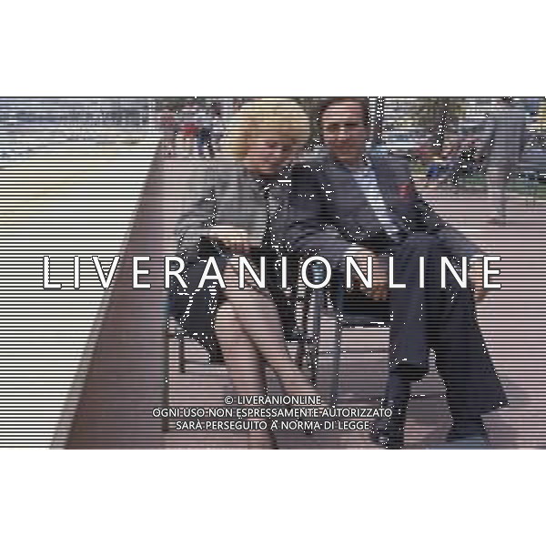 RETROSPETTIVA PIPPO BAUDO PRESENTATORE TELEVISIVO NELLA FOTO CON LA MOGLIE KATIA RICCIARELLI A CANNES NELL\'ANNO 1986 ©ARCHIVIO/AGENZIA ALDO LIVERANI SAS
