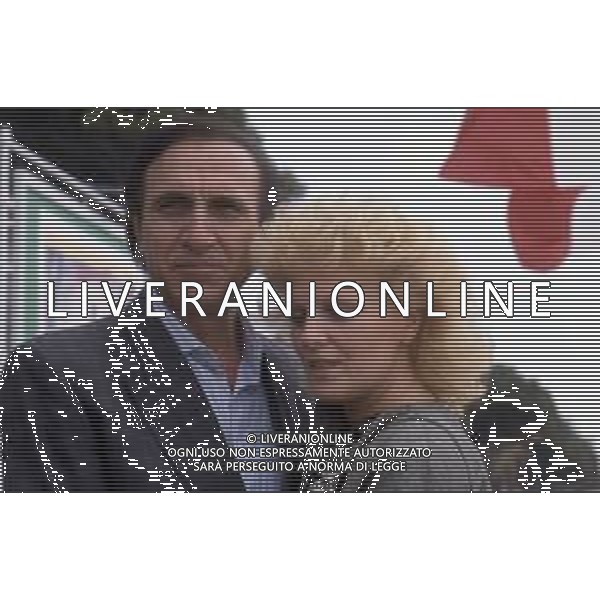 RETROSPETTIVA PIPPO BAUDO PRESENTATORE TELEVISIVO NELLA FOTO CON LA MOGLIE KATIA RICCIARELLI A CANNES NELL\'ANNO 1986 ©ARCHIVIO/AGENZIA ALDO LIVERANI SAS