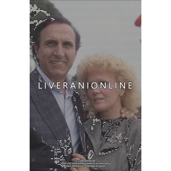 RETROSPETTIVA PIPPO BAUDO PRESENTATORE TELEVISIVO NELLA FOTO CON LA MOGLIE KATIA RICCIARELLI A CANNES NELL\'ANNO 1986 ©ARCHIVIO/AGENZIA ALDO LIVERANI SAS