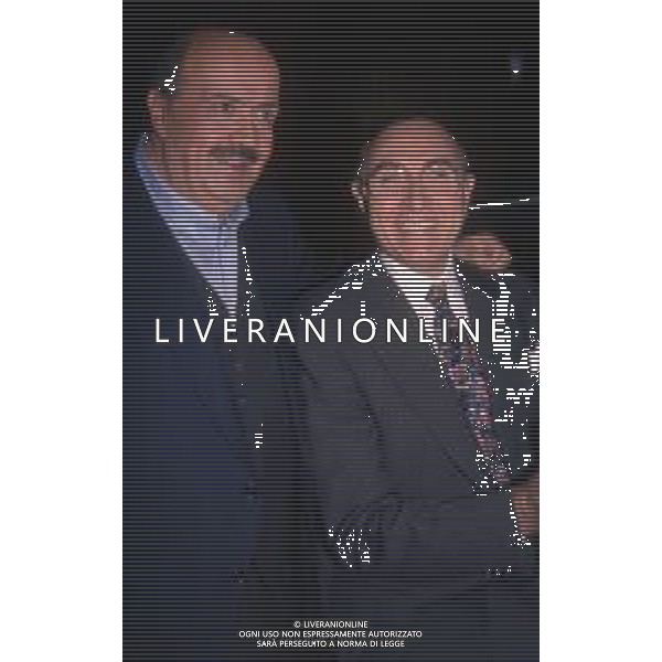 RETROSPETTIVA PIPPO BAUDO PRESENTATORE TELEVISIVO NELLA FOTO CON IL GIORNALISTA MAURIZIO COSTANZO NELL\'ANNO 1986 ©ARCHIVIO/AGENZIA ALDO LIVERANI SAS