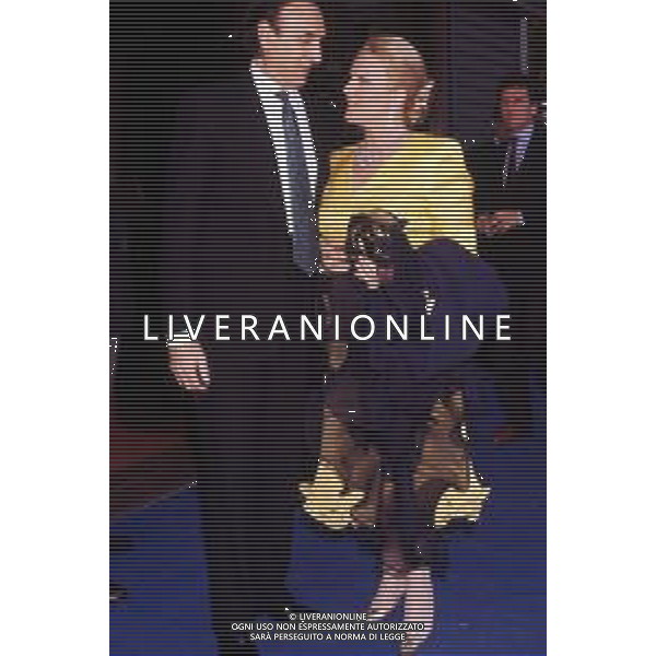 RETROSPETTIVA PIPPO BAUDO PRESENTATORE TELEVISIVO NELLA FOTO CON LA MOGLIE KATIA RICCIARELLI AI TELEGATTI NELL\'ANNO 1989 ©ARCHIVIO/AGENZIA ALDO LIVERANI SAS