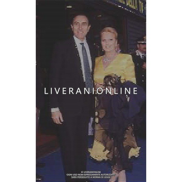 RETROSPETTIVA PIPPO BAUDO PRESENTATORE TELEVISIVO NELLA FOTO CON LA MOGLIE KATIA RICCIARELLI AI TELEGATTI NELL\'ANNO 1989 ©ARCHIVIO/AGENZIA ALDO LIVERANI SAS