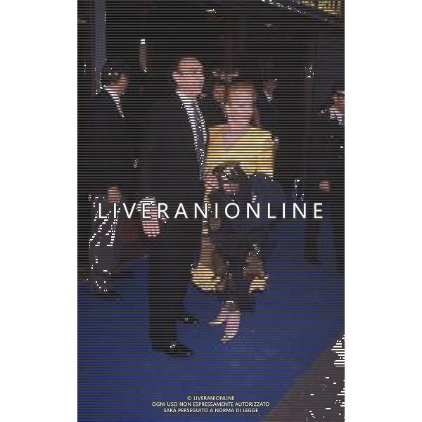 RETROSPETTIVA PIPPO BAUDO PRESENTATORE TELEVISIVO NELLA FOTO CON LA MOGLIE KATIA RICCIARELLI AI TELEGATTI NELL\'ANNO 1989 ©ARCHIVIO/AGENZIA ALDO LIVERANI SAS