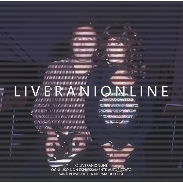 RETROSPETTIVA PIPPO BAUDO PRESENTATORE TELEVISIVO NELLA FOTO PIPPO BAUDO CON MITA MEDICI ALLA PRESENTAZIONE DELLA LOTETRIA ITALIA NELL\'ANNO 1973 AG ALDO LIVERANI SAS